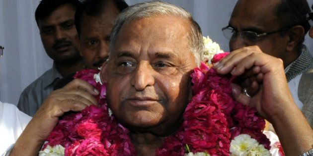 NEW DELHI, INDIA - APRIL 15: Samajwadi Party chief Mulayam Singh being garlanded after merger of six parties on April 15, 2015 in New Delhi, India. After months of deliberation, six erstwhile constituents of the Janata Party, collectively referred to as the 'Janata Parivar', announced their merger into a single entity to take on the Narendra Modis BJP. Mulayam Singh Yadav, whose Samajwadi Party is one of the merged entities, is the president of the new party, whose name has not yet been announced. (Photo by Sonu Mehta/Hindustan Times via Getty Images)