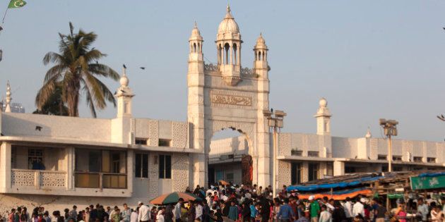 Haji Ali Dargah is one of the most popular religious places in Mumbai, visited by people of all religions alike. The structure has white domes and minarets reminiscent with the Mughal architecture of the period.