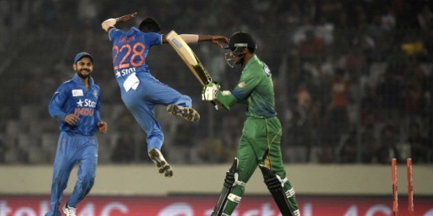 Pakistan cricketer Mohammad Amir (R) walks off the field after being dismissied by Indian cricketer Hardik Pandya (C) during the match between India and Pakistan at the Asia Cup T20 cricket tournament at the Sher-e-Bangla National Cricket Stadium in Dhaka on February 27, 2016. AFP PHOTO/Munir uz ZAMAN / AFP / MUNIR UZ ZAMAN (Photo credit should read MUNIR UZ ZAMAN/AFP/Getty Images)