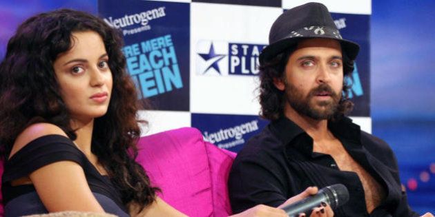 (L-R) Indian actors Kangana Ranaut and Hrithik Roshan do an interview regarding the TV show ï¿½TERE MERE BEACH MAINï¿½ (TV show) at Filmcity Studio in Mumbai on August 16, 2009. AFP PHOTO/STR. (Photo credit should read STR/AFP/Getty Images)