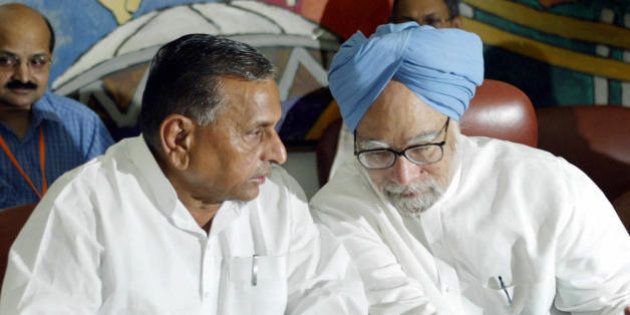 NEW DELHI, INDIA: Chief minister of the Indian state of Uttar Pradesh Mulayam Singh Yadav (L) talks with Indian Prime Minister Manmohan Singh at a function during which an agreement to link two key central Indian rivers was signed, in New Delhi 25 August 2005. The pact is part of the national project 'Inter Linking of Rivers' which aims at shoring up surplus water resources to combat droughts and floods. AFP PHOTO/RAVEENDRAN (Photo credit should read RAVEENDRAN/AFP/Getty Images)
