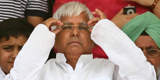 India's Rashtriya Janata Dal (RJD) chief Lalu Prasad Yadav attends an election campaign rally in the northern Indian city of Chandigarh May 11, 2009. India is holding a general election between April 16 and May 13. REUTERS/Ajay Verma (INDIA POLITICS ELECTIONS)