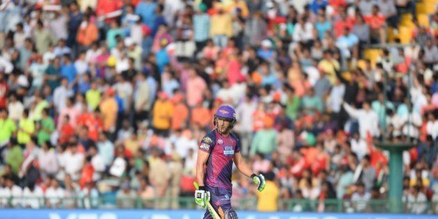 Rising Pune Supergiants Faf Du Plesis walks off the pitch after being dismissed during the 2016 Indian Premier League (IPL) Twenty20 cricket match between Rising Pune Supergiants and Kings XI Punjab at The Punjab Cricket Association Stadium in Mohali on April 17, 2016 ------IMAGE RESTRICTED TO EDITORIAL USE - STRICTLY NO COMMERCIAL USE- / AFP / SAJJAD HUSSAIN (Photo credit should read SAJJAD HUSSAIN/AFP/Getty Images)