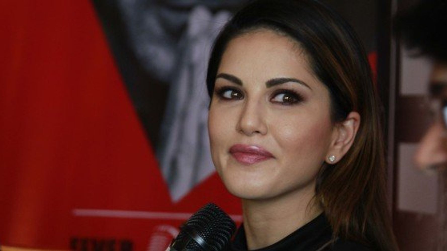 Sunny Leone Public - Sunny Leone's Nude Photo On Hyderabad Municipal Website Leaves Officials  Red-Faced | HuffPost News