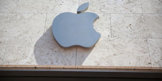 MIAMI BEACH, FL - APRIL 26: An Apple sign is seen outside of a store on April 26, 2016 in Miami Beach, Florida. Investors are awaiting Apple Inc. scheduled reporting today of its fiscal quarter that ended March 26. (Photo by Joe Raedle/Getty Images)