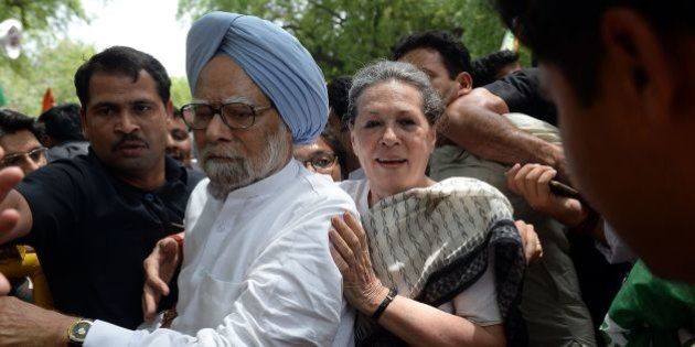 Former Indian prime minister Manmohan Singh (L) and Congress Party President Sonia Gandhi (C) take part in the 'March for Democracy' protest against the National Democratic Alliance (NDA) government led by the Bharatiya Janata Part's (BJP) Narendra Modi in New Delhi on May 6, 2016. Former Indian prime minister Manmohan Singh, Congress Party President Sonia Gandhi and party Vice-president Rahul Gandhi were briefly arrested at a police station and later released during a 'Save Democracy' protest march against the ruling Bharatiya Janata Party (BJP). / AFP / PRAKASH SINGH (Photo credit should read PRAKASH SINGH/AFP/Getty Images)