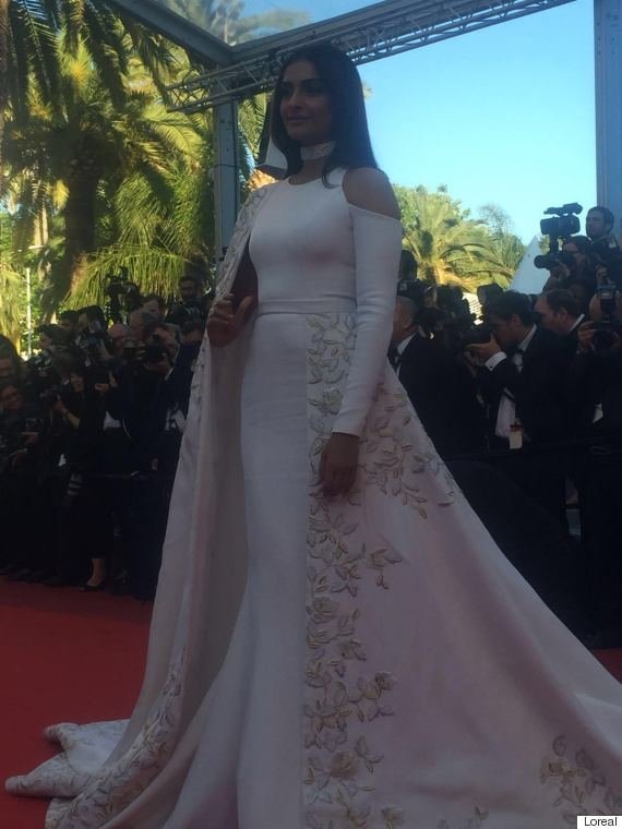Sonam Kapoor shines in blue Ralph & Russo gown at Cannes 2015 - The  Economic Times