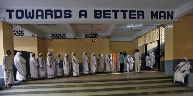 Catholic nuns from the Missionaries of Charity arrive to cast their votes during the third phase of West Bengal Assembly elections in Kolkata, India, April 21, 2016. REUTERS/Rupak De Chowdhuri