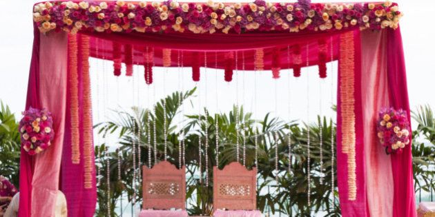 Pink and white flowers at Hindi wedding