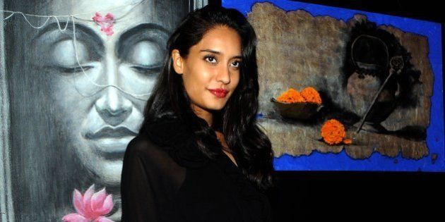 Indian Bollywood actress Lisa Haydon attends a charity art auction and fundraiser in support for medical camps and cataract surgeries in Mumbai on December 6, 2014. AFP PHOTO/STR (Photo credit should read STRDEL/AFP/Getty Images)