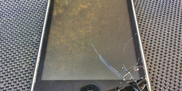 A broken iPhone 3 with cracked screen