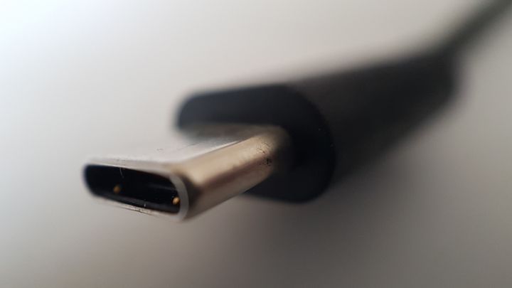 Apple is letting companies make 3.5mm to Lightning cables now - The Verge