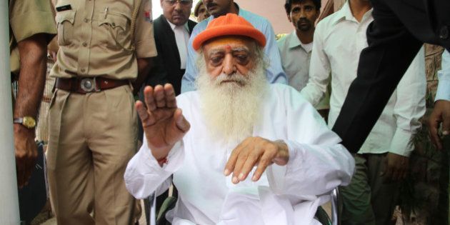 JODHPUR, RAJASTHAN, INDIA - 2016/05/02: Spiritual leader Asaram Bapu accused in a sexual assault case arrives on wheel chair at the district session court for hearing. (Photo by Sunil Verma/Pacific Press/LightRocket via Getty Images)