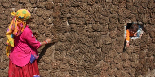 Beef Transporters Forced To Eat A Mix Of Cow Dung And Urine By Gau Rakshaks  | HuffPost News