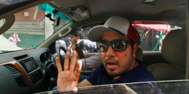 NEW DELHI, INDIA - JUNE 11: Singer Mika Singh who is accused of slapping a doctor at a concert being taken to Inderpuri Police station after his arrest on June 11, 2015 in New Delhi, India. The incident happened in April when footage of the singer assaulting the doctor in full public view, went viral. The singer was later released on bail. (Photo by Sanjeev Verma/Hindustan Times via Getty Images)