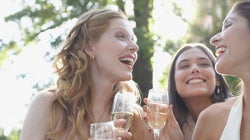 20 atitudes que provam que as mulheres casadas são falsas com suas amigas