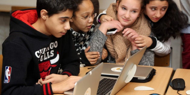 BERLIN, GERMANY - FEBRUARY 11: Students use Apple Mac computers at the Friedensburg Oberschule (Friedensburg high school) during the tenth annual Safer Internet Day (SID) on February 11, 2014 in Berlin, Germany. Safer Internet Day (SID) is held internationally to promote safer and more responsible use of online technology and mobile phones, particularly amongst younger people. (Photo by Adam Berry/Getty Images)