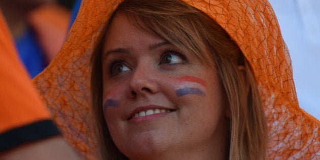 Torcidas de Chile e Holanda garantem o espetáculo... Pelo menos nas arquibancadas