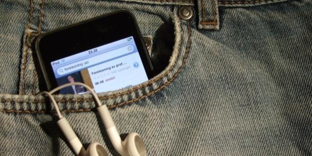 In norwegian this is called "Læring rett i lomma", which means: "learning directly into your pocket". The title refers to a podcast project at the University of Oslo