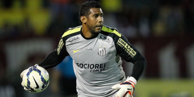 VOLTA REDONDA, BRAZIL - JULY 20: Aranha goalkeeper of Santos during the match between Fluminense and Santos for the Brazilian Series A 2014 at Raulino de Oliveira Stadium on July 20, 2014 in Volta Redonda, Brazil. (Photo by Ricardo Ramos/Getty Images)