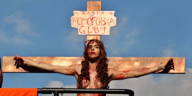 Resultado de imagem para imagem católicas são introduzidas nos anus