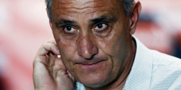 Tite, head coach of Brazil's Corinthians, gestures before their Copa Libertadores soccer match against Argentina's San Lorenzo in Buenos Aires, March 4, 2015. REUTERS/Marcos Brindicci (ARGENTINA - Tags: SPORT SOCCER)