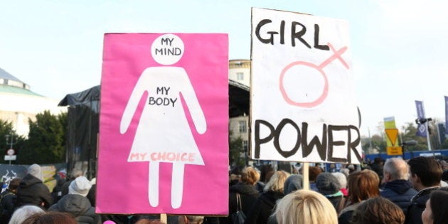 Mulheres protestam por direitos reprodutivos.