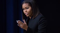'Cor da pele, riqueza... Nada disso importa': Michelle Obama deixa sua última
