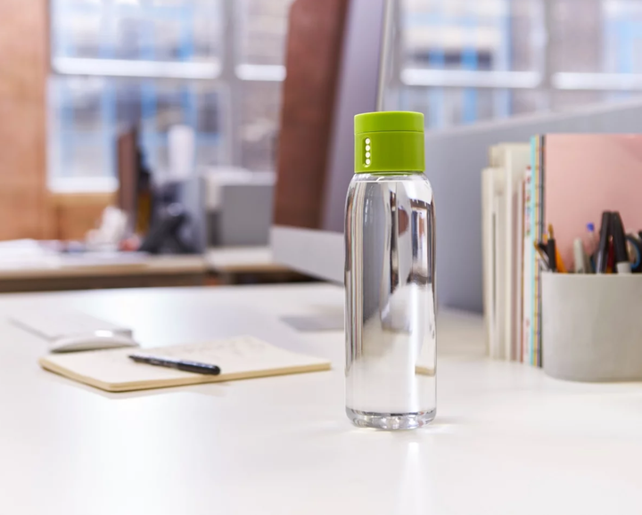 Joseph Joseph Dot Hydration-Tracking Water Bottle Counts Water