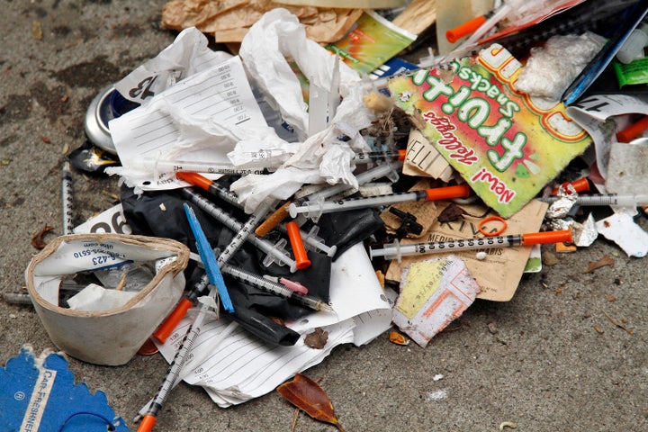 More than 3,700 people signed a petition requesting safe syringe disposal boxes in Starbucks’ bathrooms, citing fears about contracting injecting diseases like HIV, hepatitis C and hepatitis B.