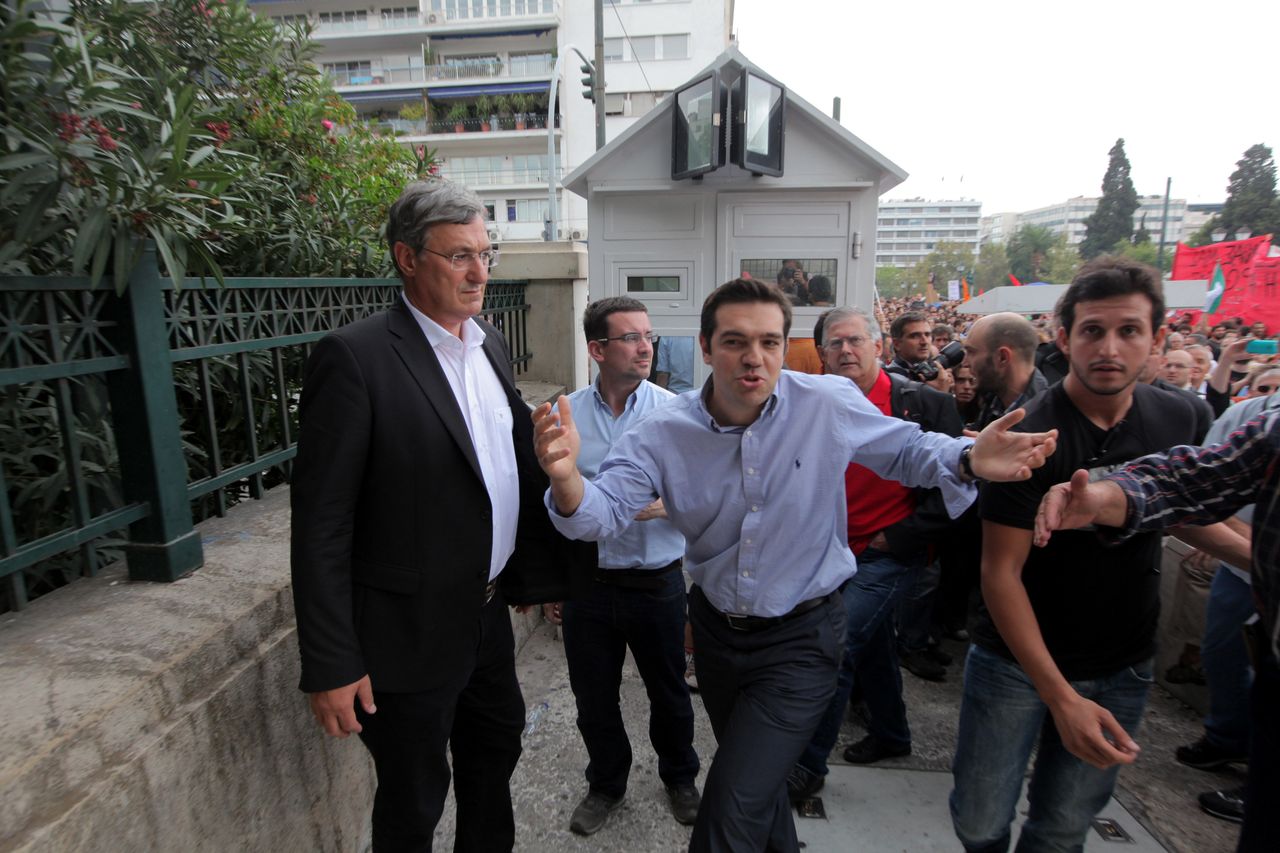 O πρόεδρος της ΚΟ του ΣΥΡΙΖΑ, Αλέξης Τσίπρας μαζί με τον πρόεδρο του Die Linke, Μπερντ Ρίξιγκερ, στο συλαλλητήριο υποδοχής της Άνγκελα Μέρκελ (Σεπτέμβριο 2010)