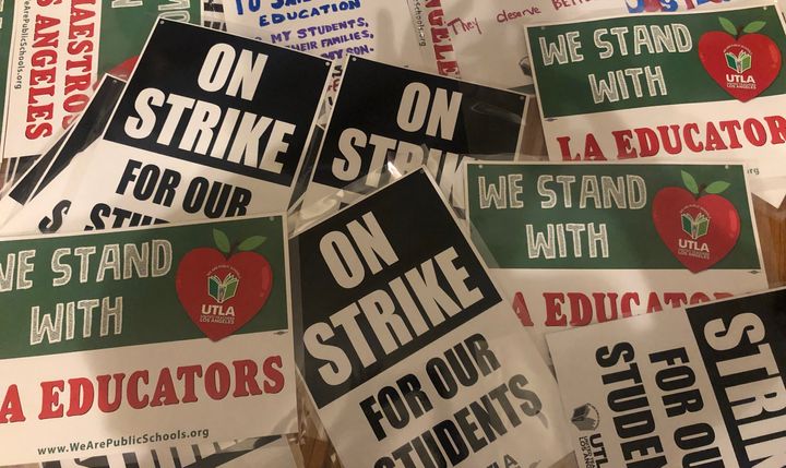 A major teaching supply store provided free lamination to Los Angeles teachers last weekend in preparation for the Los Angeles Unified School District teacher strike.