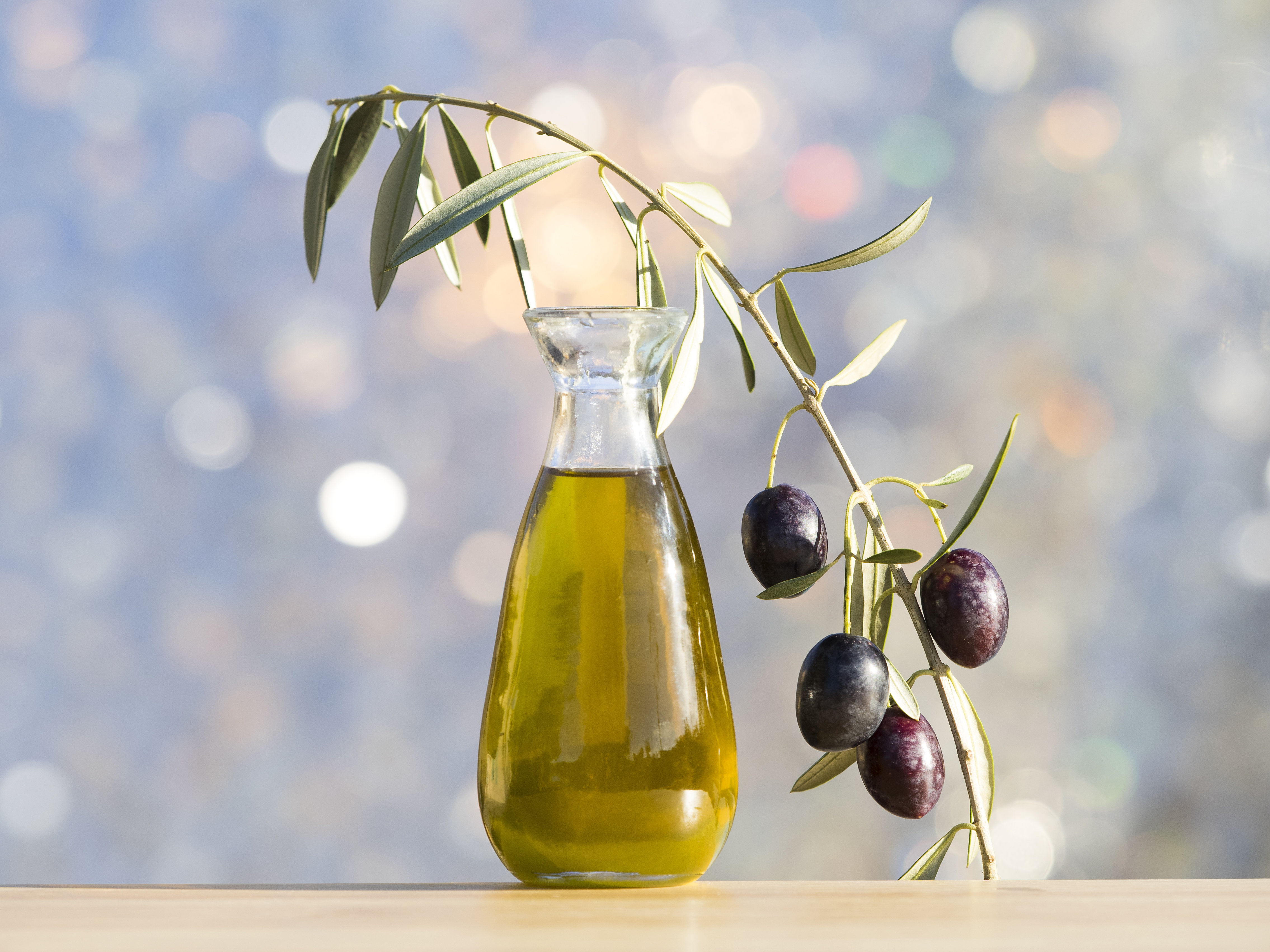 Оливковое масло замерзло в холодильнике. Оливковое масло. Оливковое масло фон. Оливковое масло Эстетика. Ароматизированное оливковое масло.