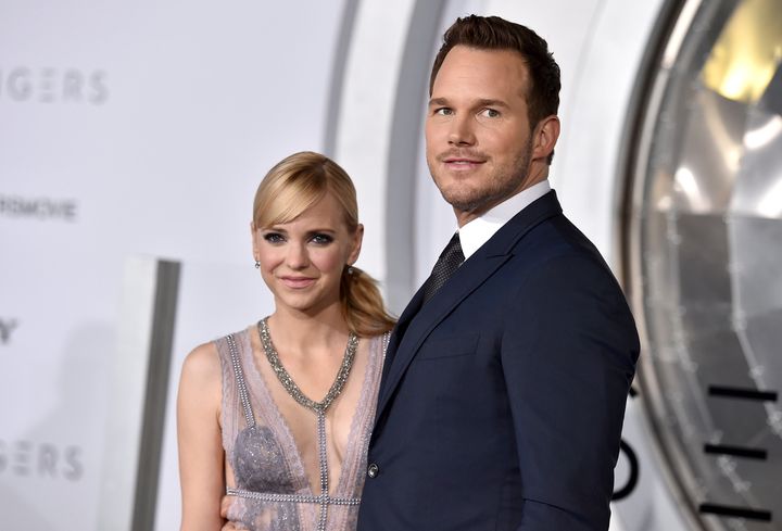 Anna Faris and Chris Pratt arrive at the premiere of "Passengers" in 2017. 