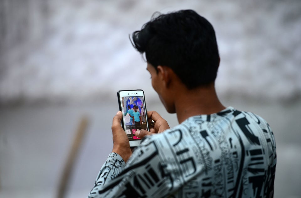 In this photograph taken on October 14, 2018, an Indian man edits a photo on his smartphone in Allahabad. (Photo by SANJAY KANOJIA / AFP)        (Photo credit should read SANJAY KANOJIA/AFP/Getty Images)