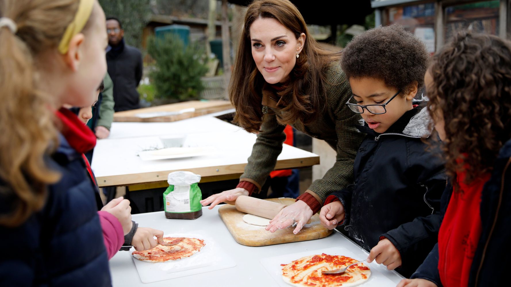 Посмотри на картинку и ответь на вопросы will the children eat pizza