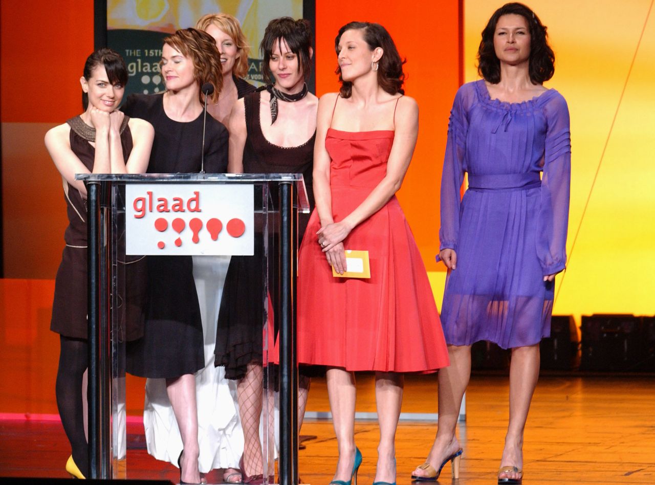 The cast of "The L-Word" at the 15th Annual GLAAD Media Awards in 2004, presenting the award for Outstanding Television Journalism Award. 
