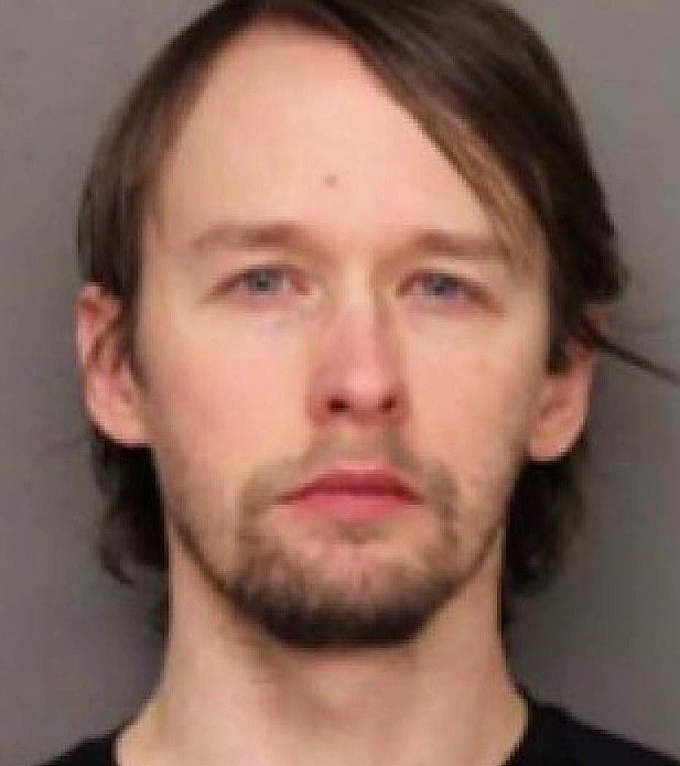 Usa : Il Prétend Que Sa Victime De 11 Ans Est Tombée Enceinte En Portant Ses Vêtements