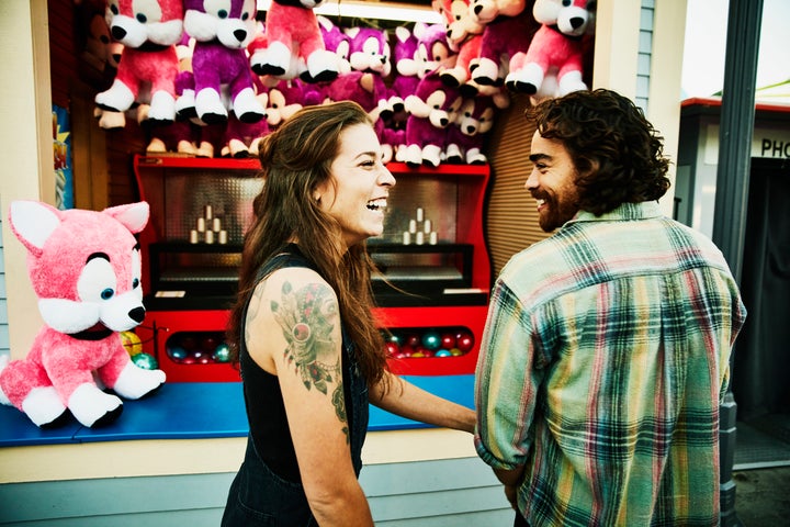 These Are The Body Language Signs To Look Out For On A First Date ...