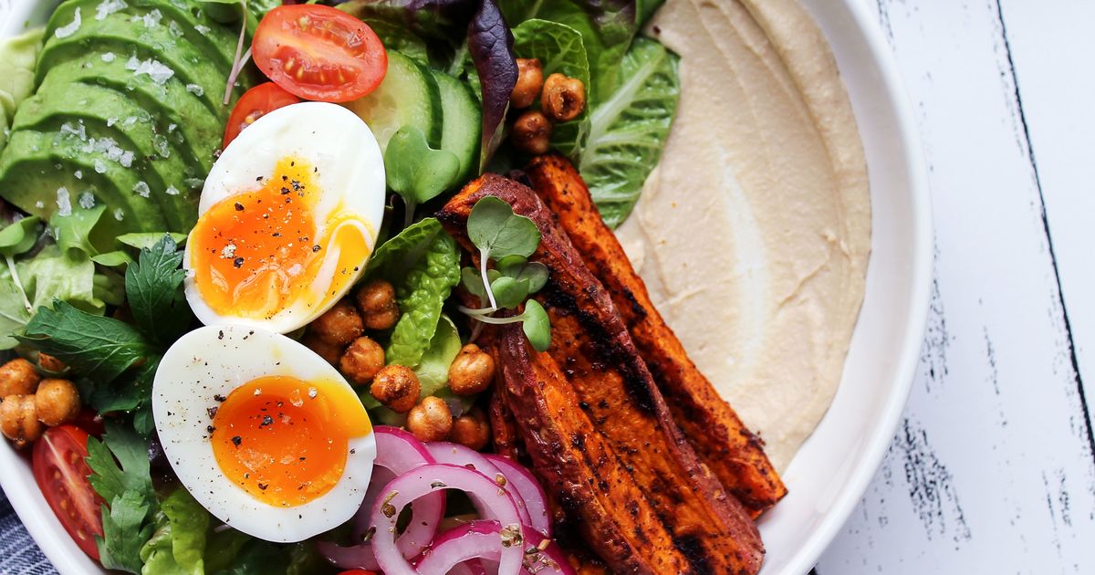 This Mediterranean Breakfast Salad Combines 2 Huge Healthy Eating ...