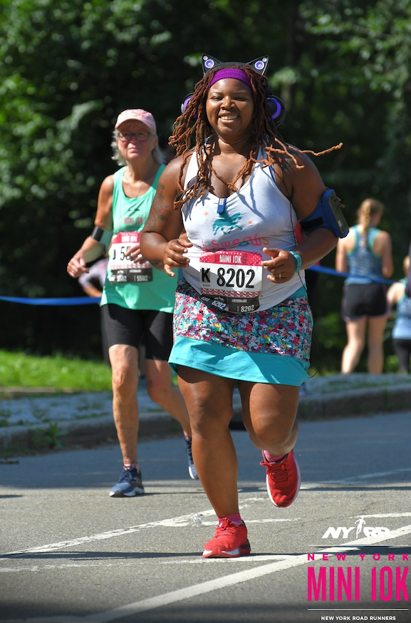 Latoya court le New York Road Runners Mini 10K en mai 2018.