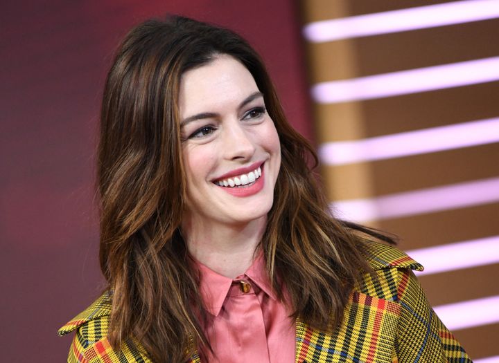 Anne Hathaway Gives Royally Good Update On 'Princess Diaries 3' | HuffPost