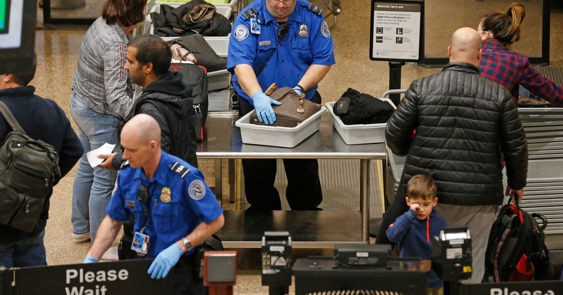 tsa-workers-taking-unscheduled-absences-as-government-shutdown-drags