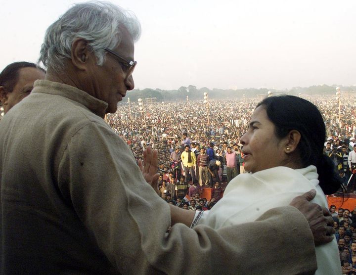 George Fernandes speaks with Mamata Banerjee, who was then an ally of the BJP, at a rally against the ruling Communist goverment in West Bengal, in Calcutta on 6 January, 2003. 
