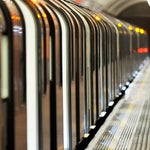 Πορνοστάρ πήρε πρόστιμο γιατί βιντεοσκόπησε τρίο μέσα σε μετρό μπροστά στα μάτια των