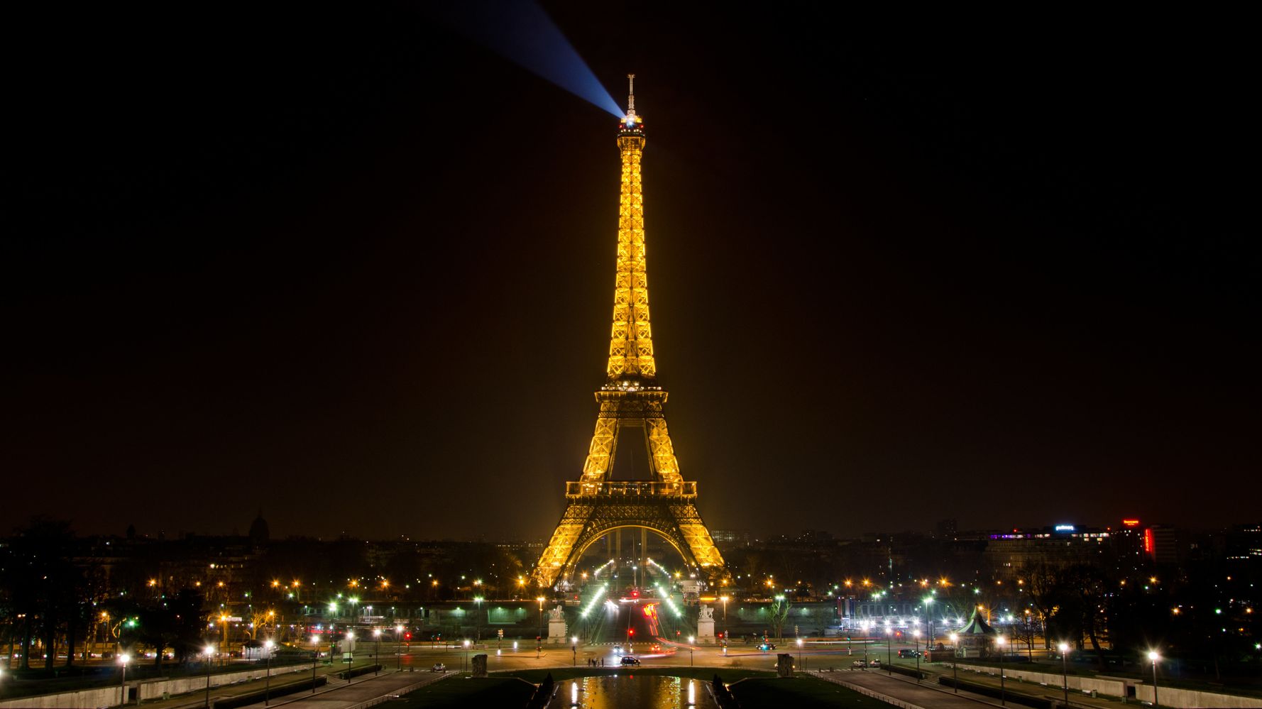 Why 1 A.M. Is The Best Time To See The Eiffel Tower | HuffPost Canada