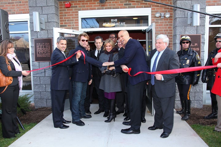 From left, North Ward councilman Anibal Ramos Jr., musician Jon Bon Jovi, designer Kenneth Cole, HELP USA Chairman Maria Cuom