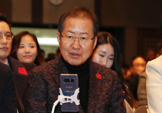유튜브 '홍카콜라' 방송 중인 홍준표