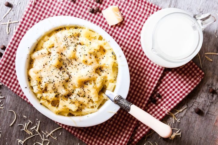 We asked experts to weigh in on the best -- and worst -- cheeses to use in mac and cheese.