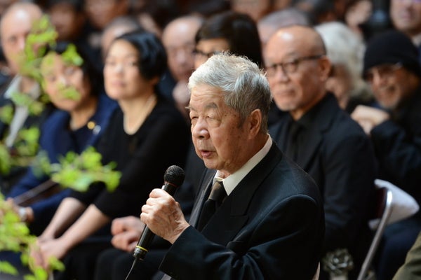 高畑勲さん お別れ会 宮崎駿監督は声を詰まらせながら 亡き盟友を偲んだ 追悼文全文 ハフポスト Project 高畑勲さん お別れ会 宮崎駿監督は声を詰まらせながら 亡き盟友を偲んだ 追悼文全文 ハフポスト Project